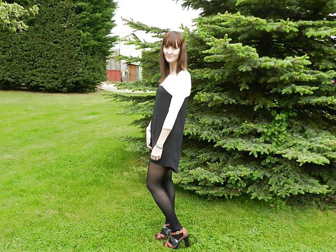 25P French bloggers Mode with sexy legs 25