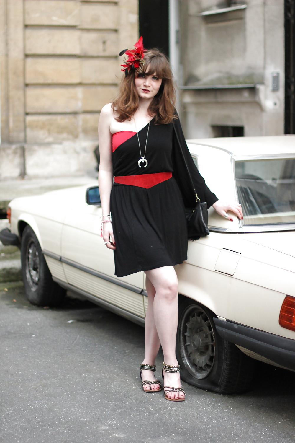 25P French bloggers Mode with sexy legs 25