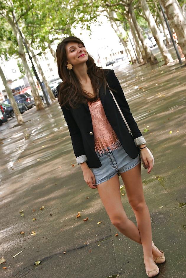 25P French bloggers Mode with sexy legs 25