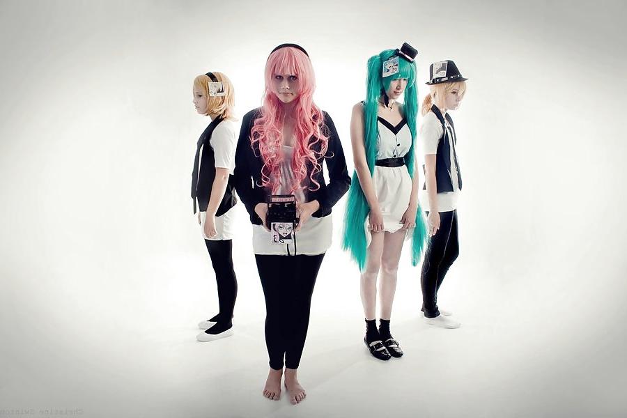 25P Barefoot cosplay
