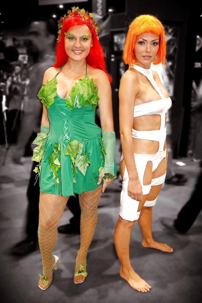25P Barefoot cosplay