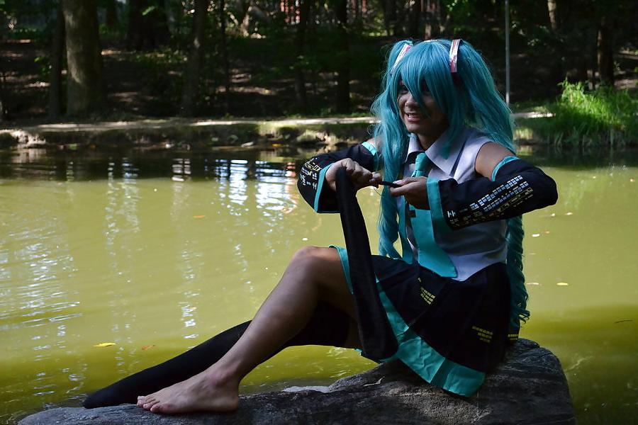 25P Barefoot cosplay