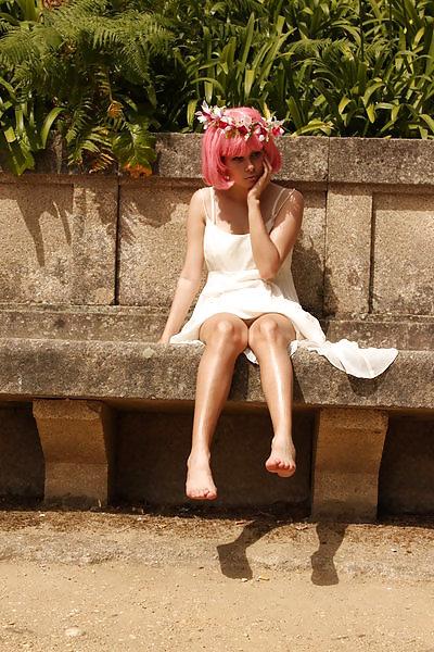 25P Barefoot cosplay
