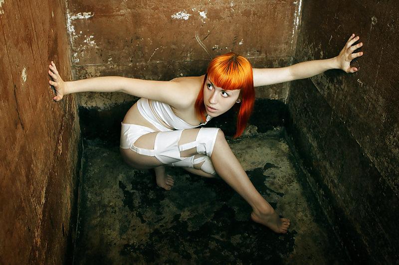 25P Barefoot cosplay
