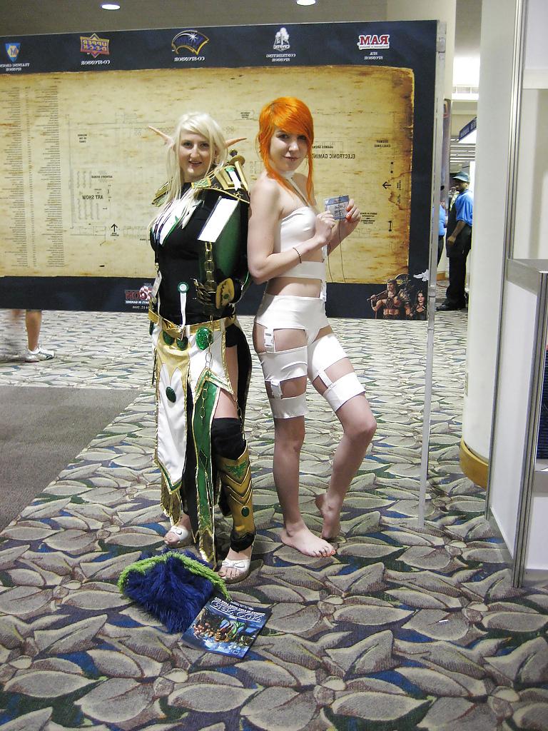25P Barefoot cosplay