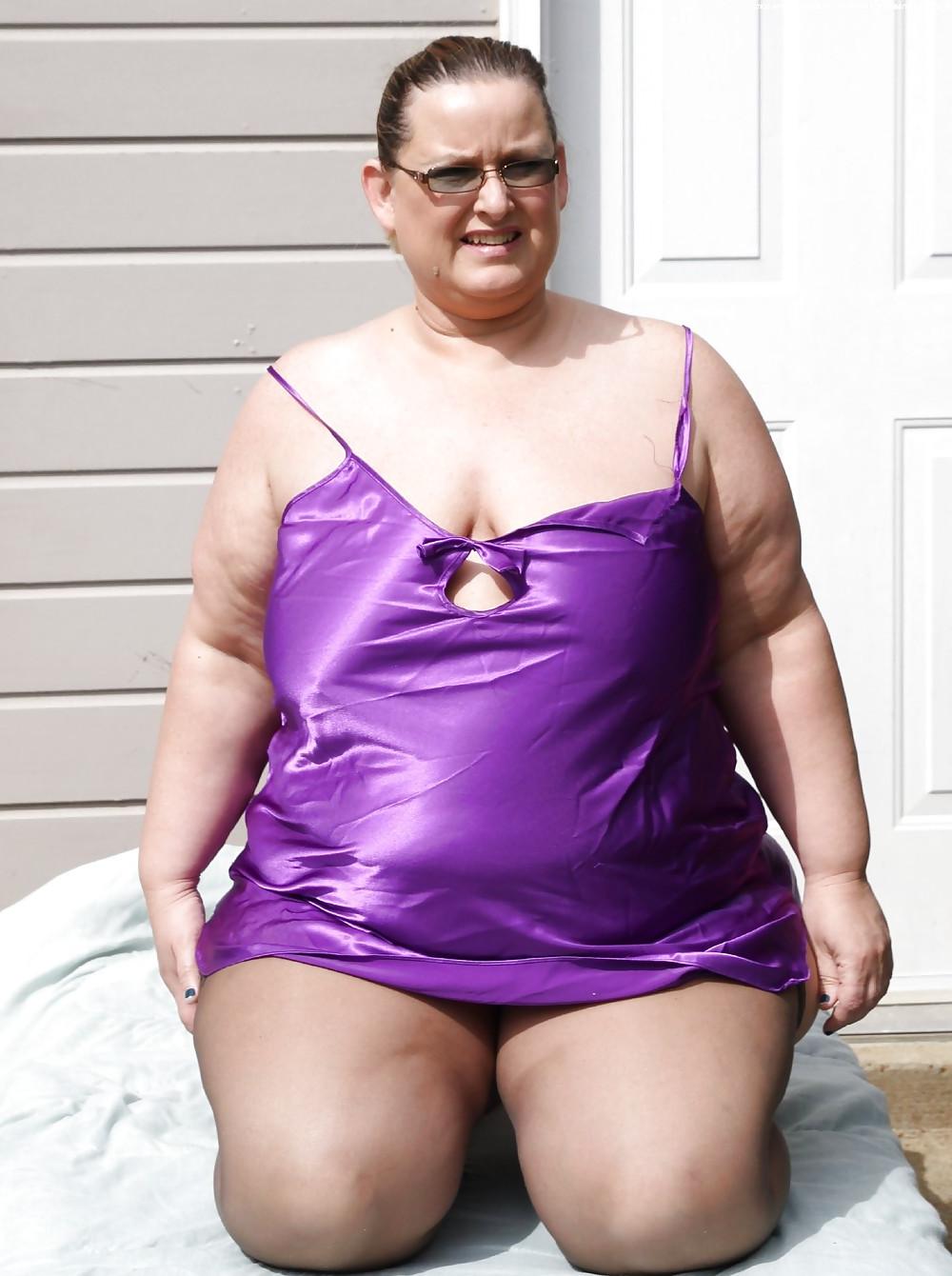 25P Grannys in pantyhose
