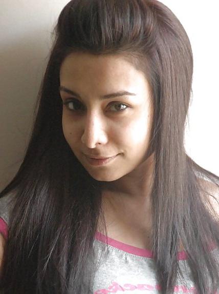 18P Hot Pakistani woman that should Go Black
