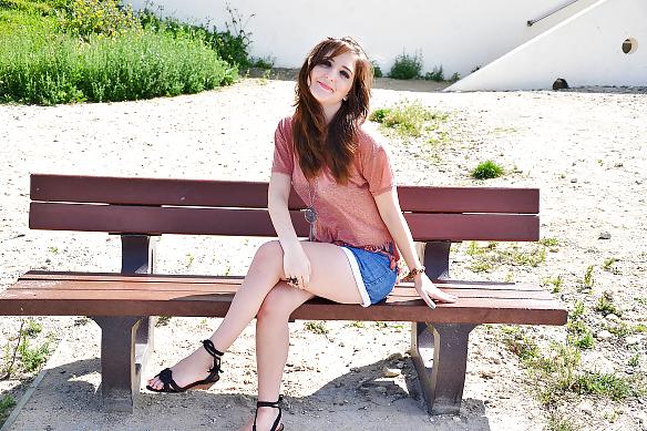 25P French Bloggers Mode with sexy legs 28