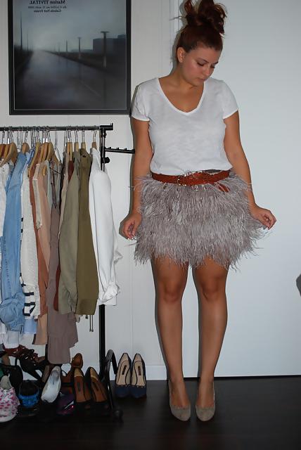 25P French Bloggers Mode with sexy legs 28