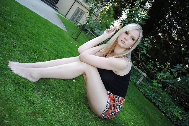 25P French Bloggers Mode with sexy legs 28