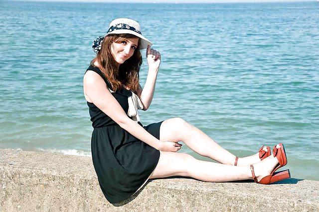 25P French Bloggers Mode with sexy legs 28