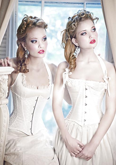 22P Corset VIII