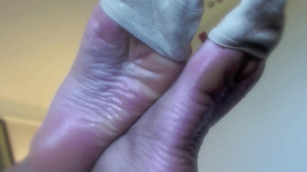 21P Mercedes Soles & Footjobs