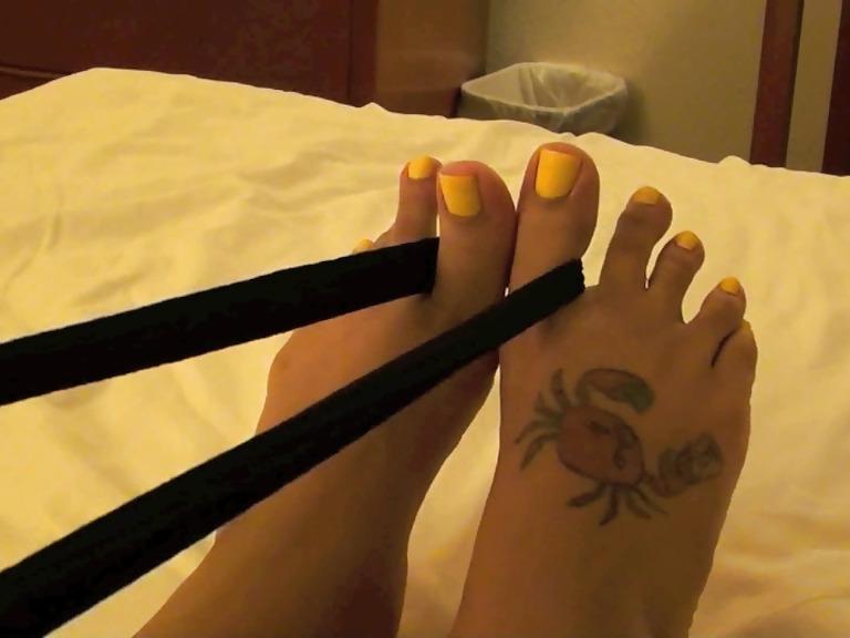 21P Mercedes Soles & Footjobs