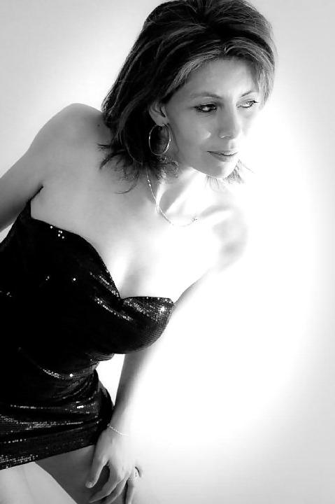 19P French MILF Laetitia Soft Posing