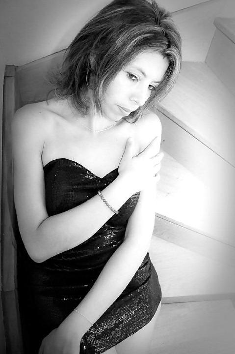 19P French MILF Laetitia Soft Posing