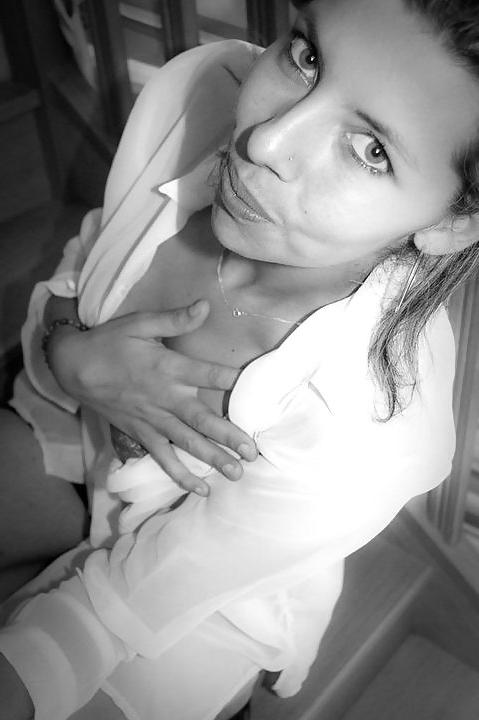 19P French MILF Laetitia Soft Posing