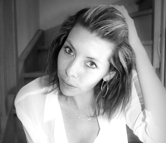 19P French MILF Laetitia Soft Posing