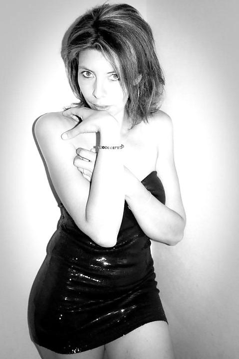19P French MILF Laetitia Soft Posing