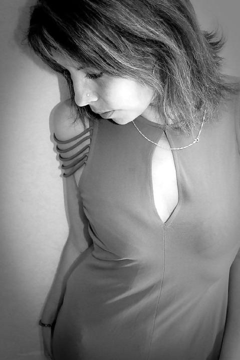 19P French MILF Laetitia Soft Posing