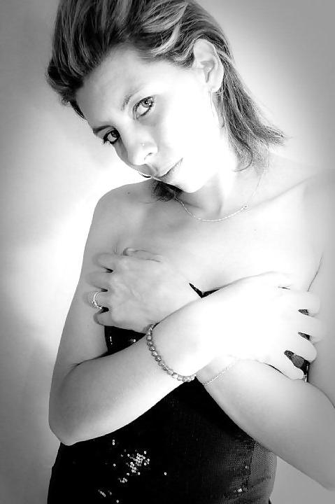 19P French MILF Laetitia Soft Posing
