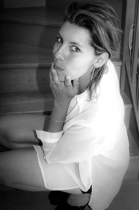 19P French MILF Laetitia Soft Posing