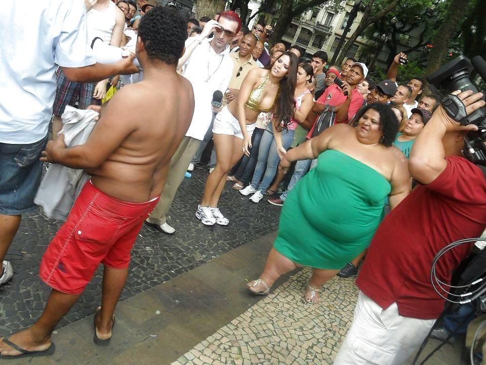 11P Mulher Fruta Pao