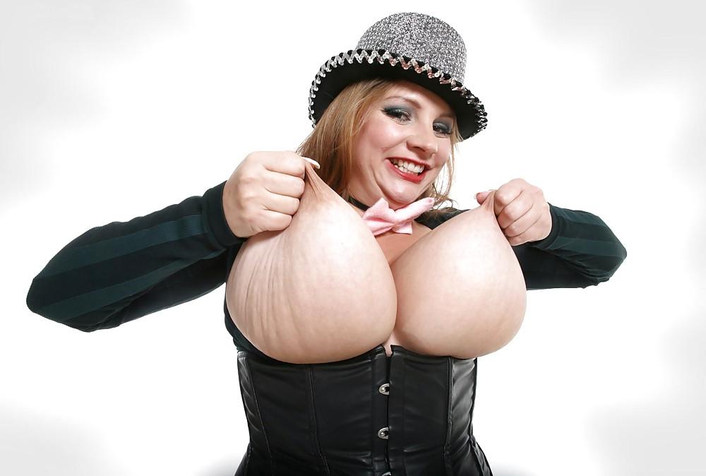 23P Girls With Hat