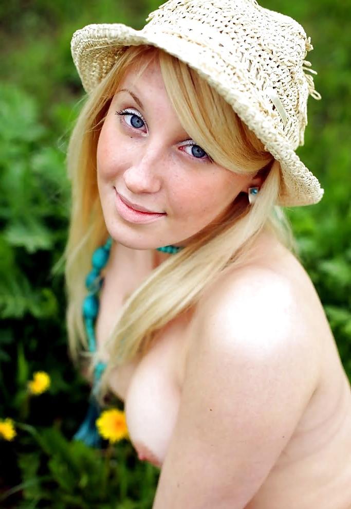 23P Girls With Hat