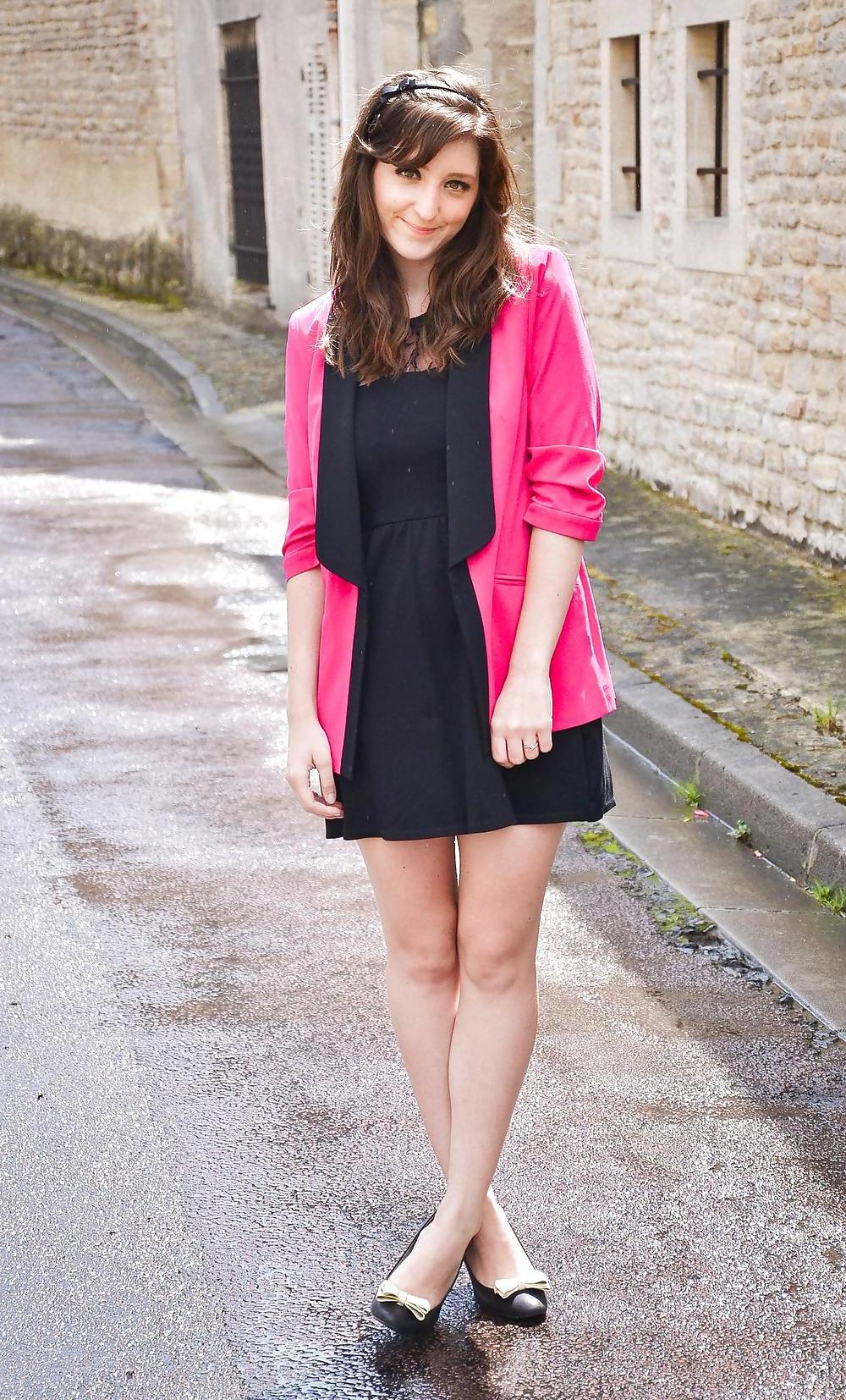 25P French Bloggers Mode with sexy legs 31