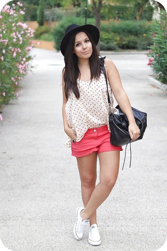 25P French Bloggers Mode with sexy legs 31