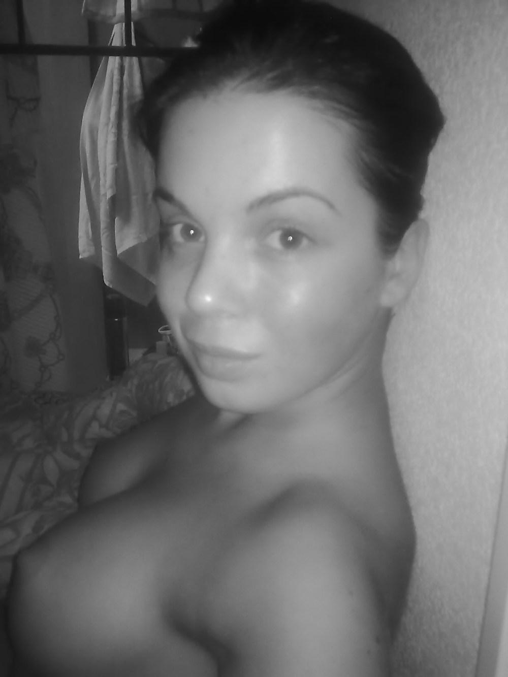 25P Stolen Pics - Brunette with a sick Body