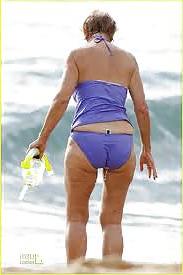 25P Helen Mirren - body and feet