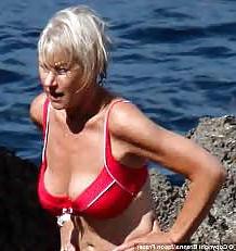 25P Helen Mirren - body and feet