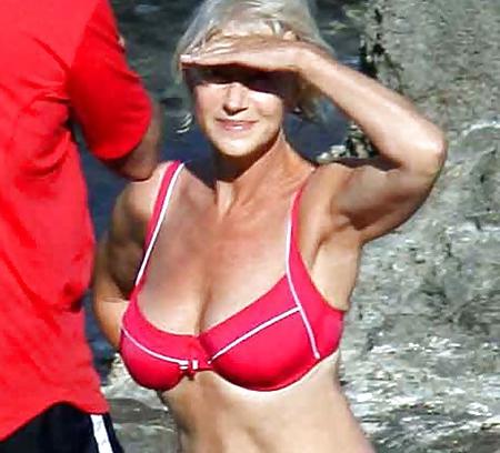 25P Helen Mirren - body and feet