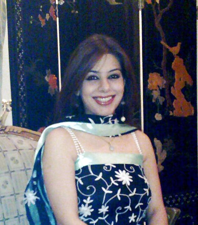 23P Random Pakistani Bitches for Big Black Cocks 2