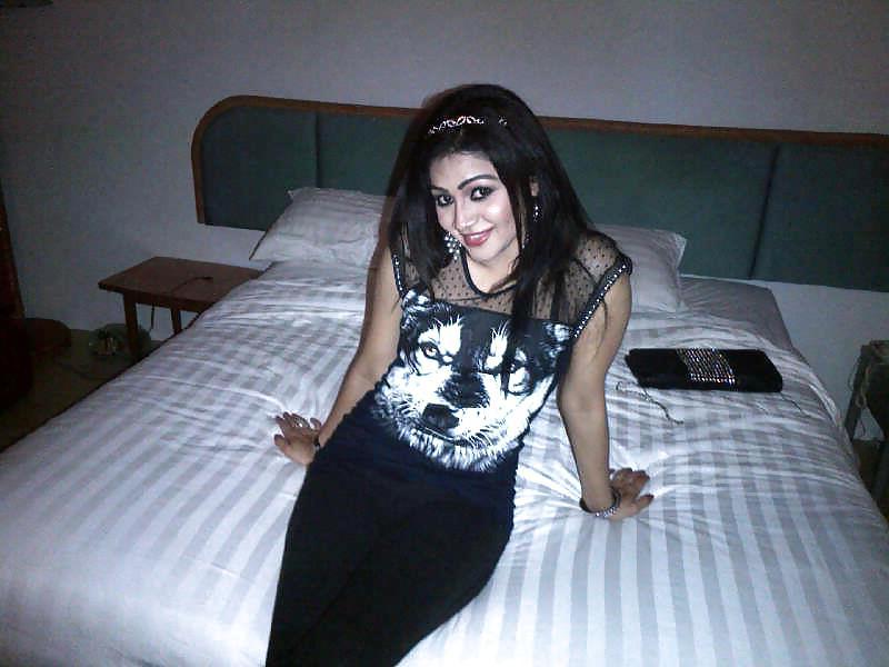 23P Random Pakistani Bitches for Big Black Cocks 2