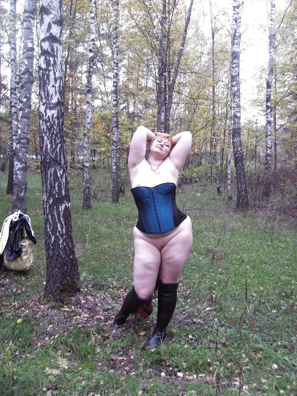 25P Anna exposed in the forest