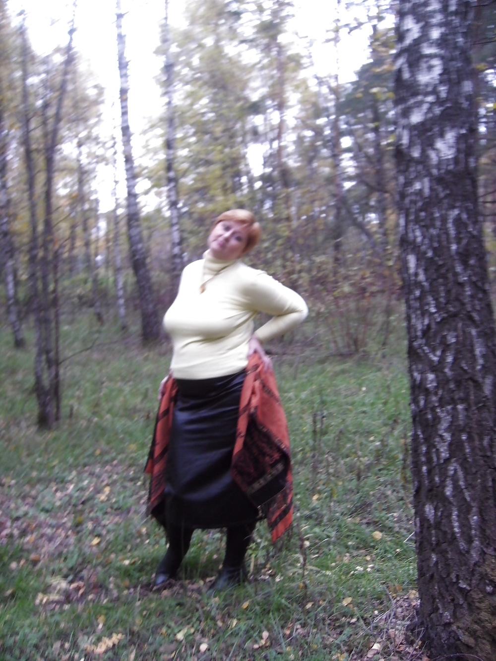 25P Anna exposed in the forest