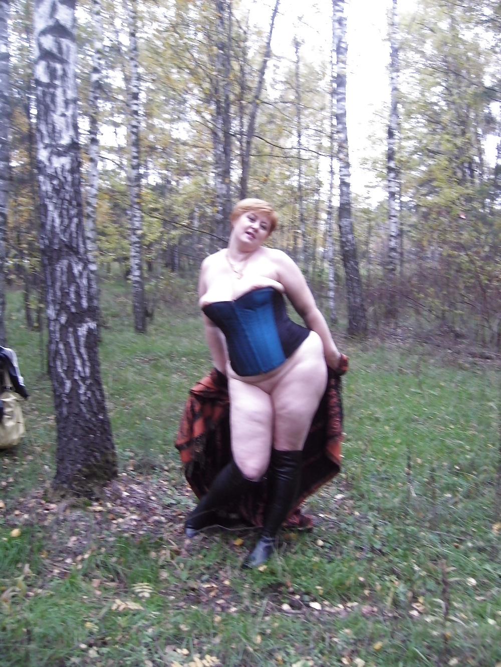 25P Anna exposed in the forest