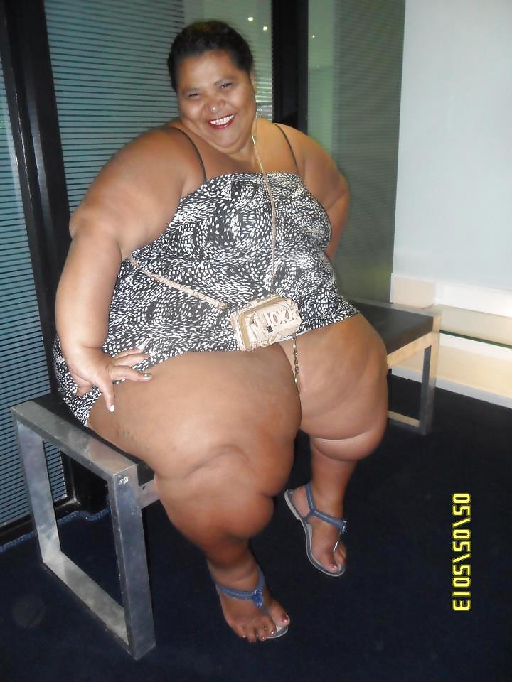25P Mulher fruta pao