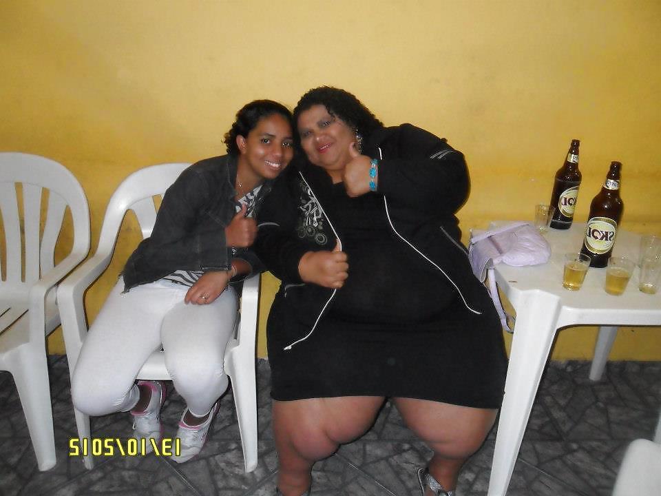 25P Mulher fruta pao