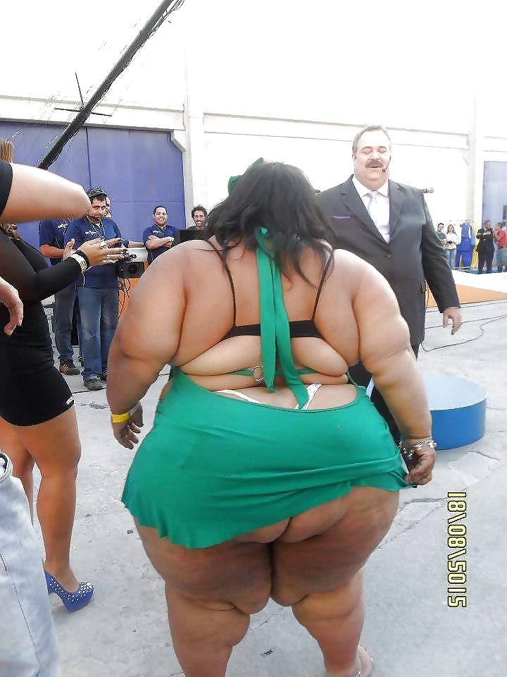 25P Mulher fruta pao