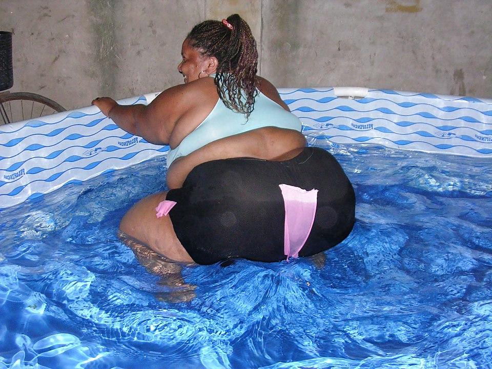 25P Mulher fruta pao