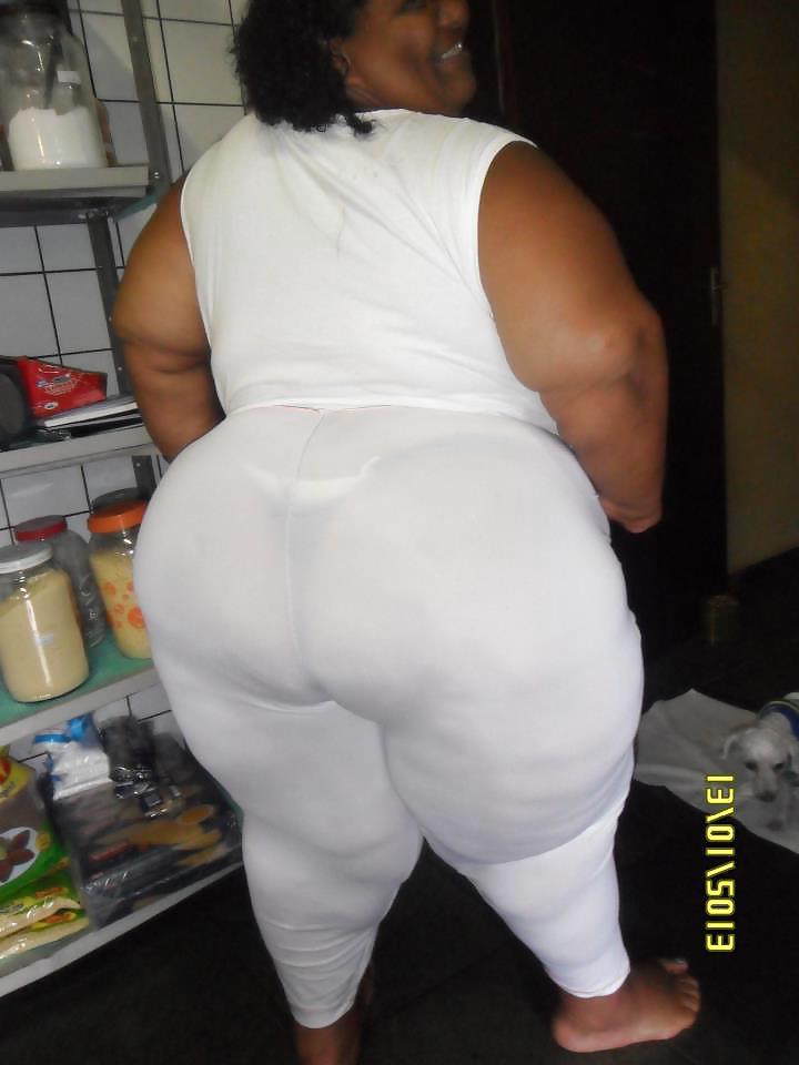 25P Mulher fruta pao