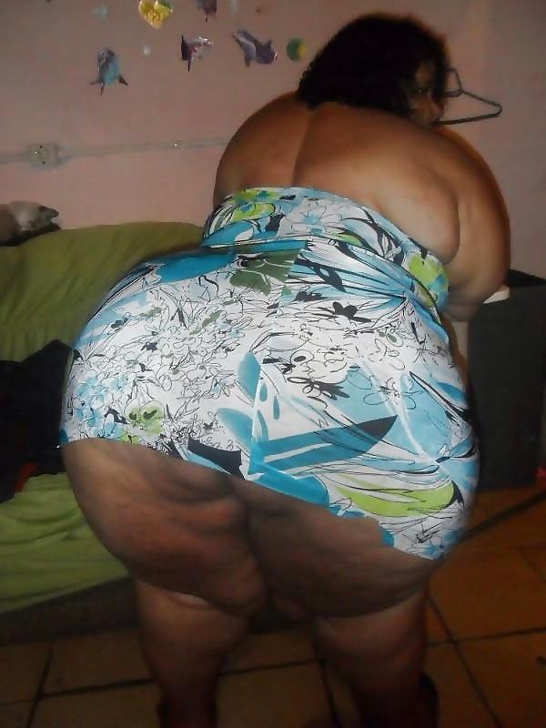 25P Mulher fruta pao