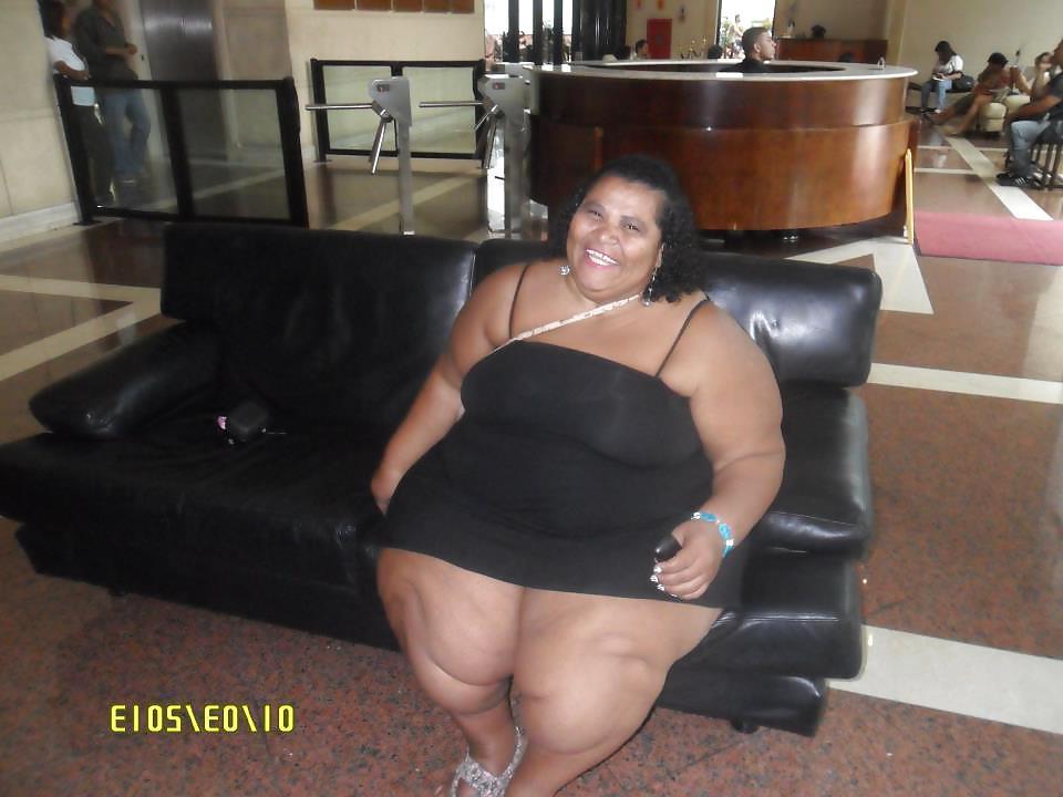 25P Mulher fruta pao
