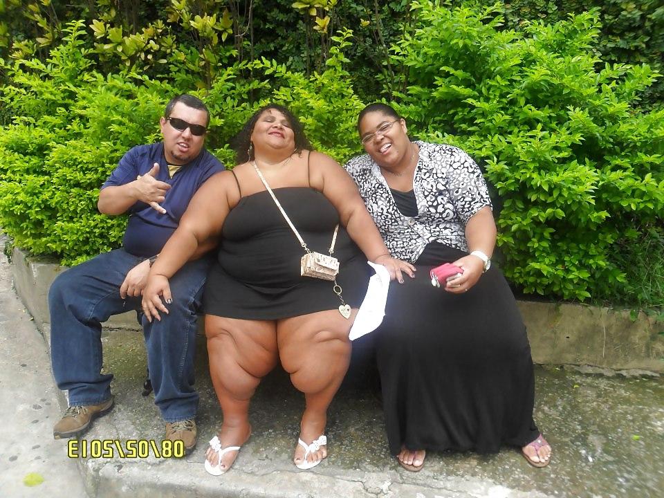 25P Mulher fruta pao