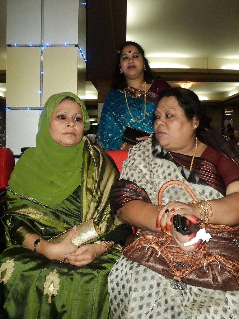 25P Mukta: Nephew's Busty half-Indian Wife. Comment and fake