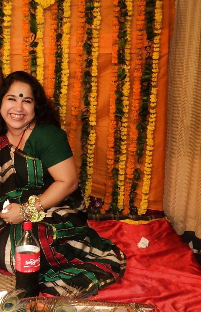 25P Mukta: Nephew's Busty half-Indian Wife. Comment and fake